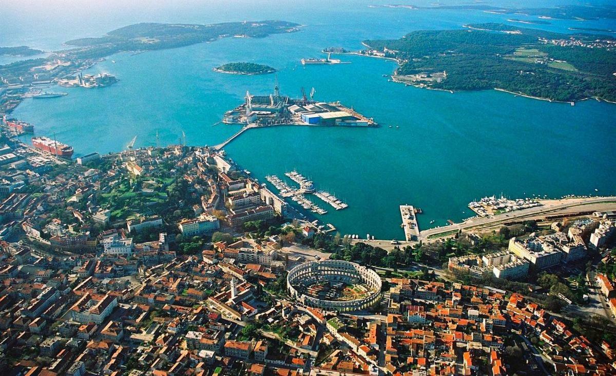 Apartament Luka Pula Zewnętrze zdjęcie